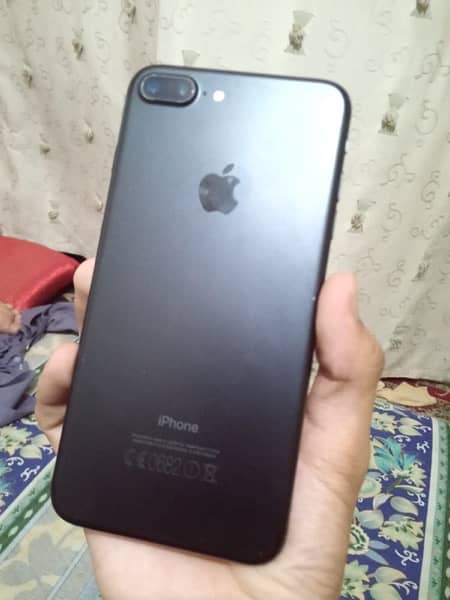 iPhone 7 plus  128= pta apprved 4