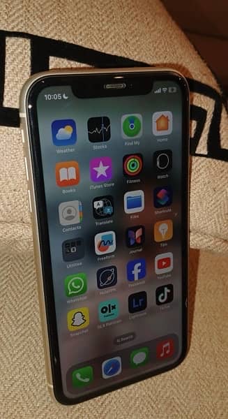 I phone 11 . Condition 10 by 10.64 GB 5