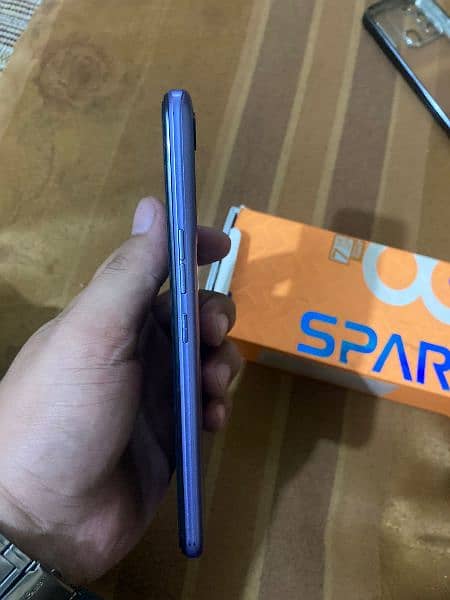 Tecno spark 8C 4/128 3