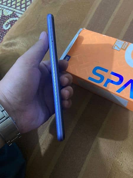 Tecno spark 8C 4/128 7