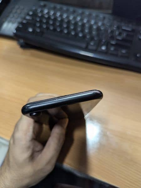 iPhone XR 64 GB Non Pta 5