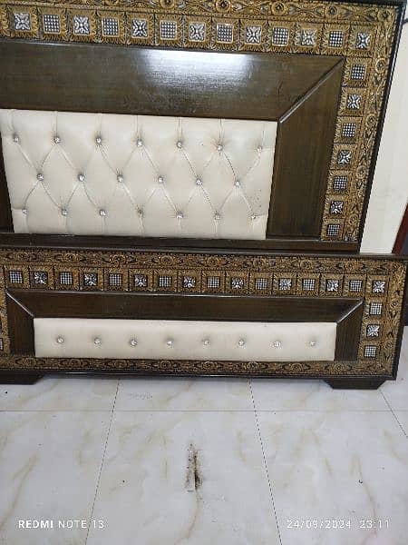 wooden bed set almost new condition 7