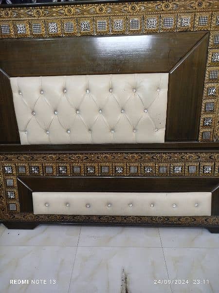 wooden bed set almost new condition 8