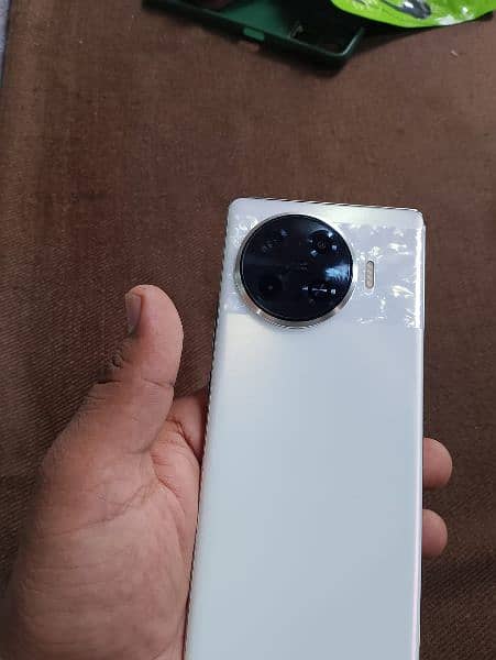 infinix spark 20 pro Plus 8+8 16 GP 256. 2