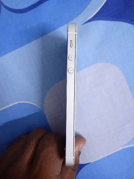 iPhone 5s (16GB, PTA Approved, Sim Not Working) 2