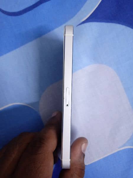 iPhone 5s (16GB, PTA Approved, Sim Not Working) 3