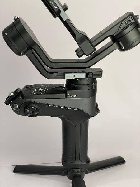 Zhiyun Weebill 2 Pro Combo ( Film Making Gimbal ) 4