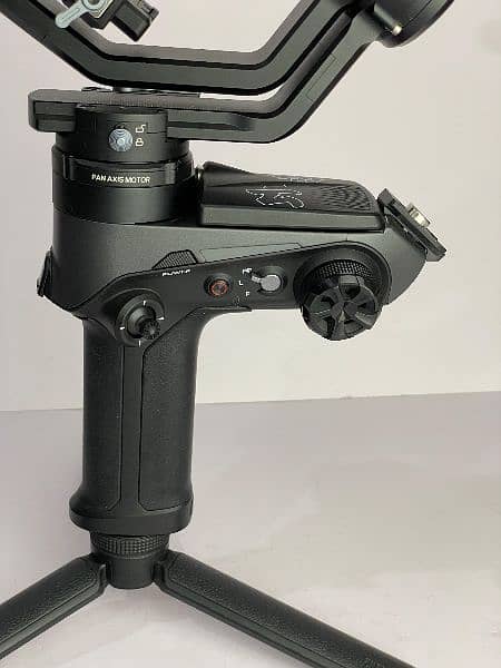 Zhiyun Weebill 2 Pro Combo ( Film Making Gimbal ) 5