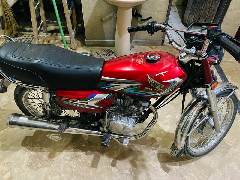 Honda 125 red colour 23 model hai 3