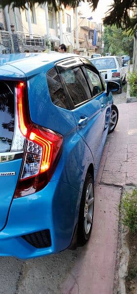 Honda Fit Hybrid 28km/Liter fuel Avg btr thn Axio Aqua Prius Vitz etc 4