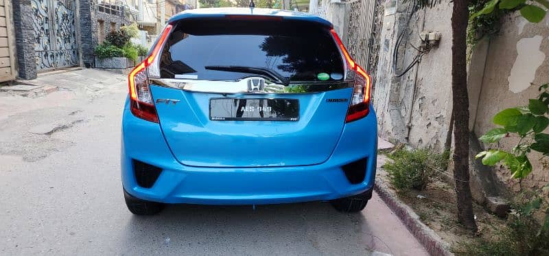 Honda Fit Hybrid 28km/Liter fuel Avg btr thn Axio Aqua Prius Vitz etc 11