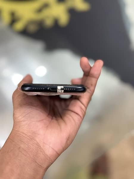 i phone XR nonpta jv battery health 87 sim 3 month chale gi 3