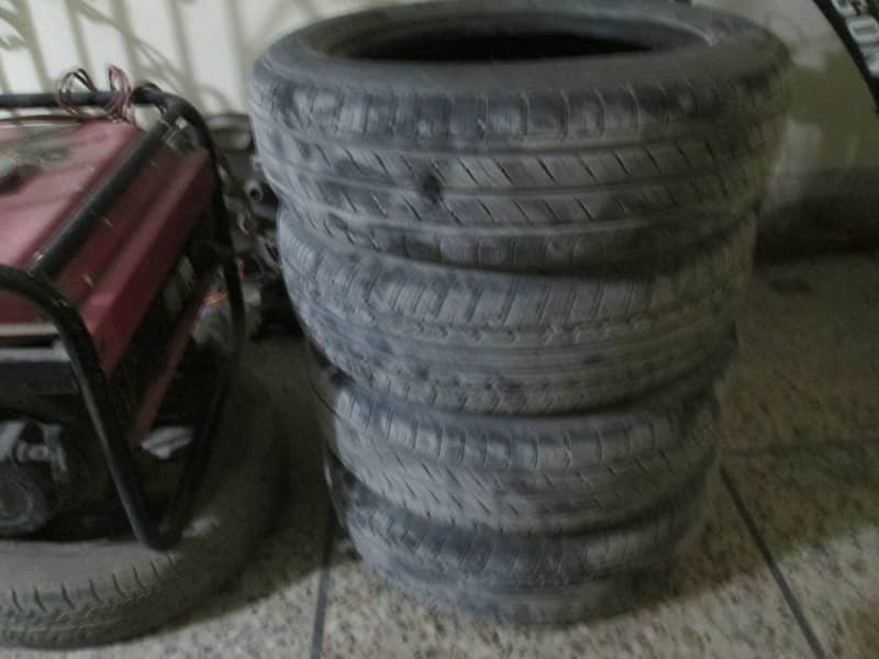 4 Tires siz 165/65/14 Tubeless. . O333,7O77. O95 1