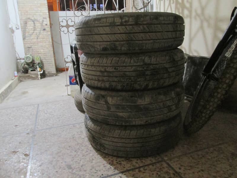 4 Tires siz 165/65/14 Tubeless. . O333,7O77. O95 2