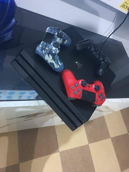 ps4pro 1tb with 3controllers 2