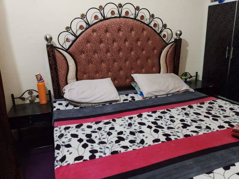 double bed with side tables without matress 0