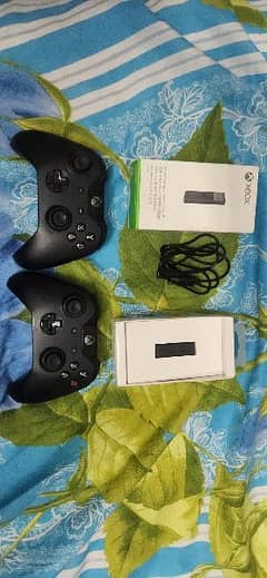 Selling 2 xbox controllers with dongle and one special edition