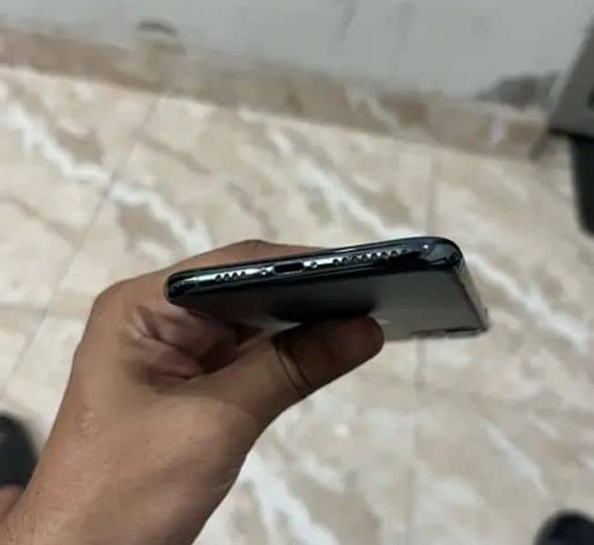 iphone 11 pro 2