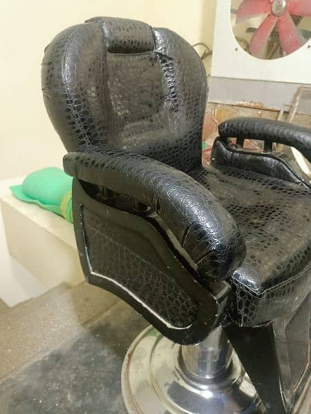 I am selling my hair salon chair 2