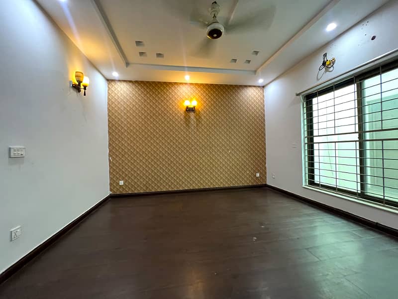 "Charming 3-Bedroom House for Rent in DHA Phase 6 Block D Modern Living Awaits!" 12