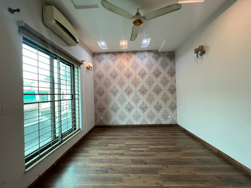 "Charming 3-Bedroom House for Rent in DHA Phase 6 Block D Modern Living Awaits!" 13