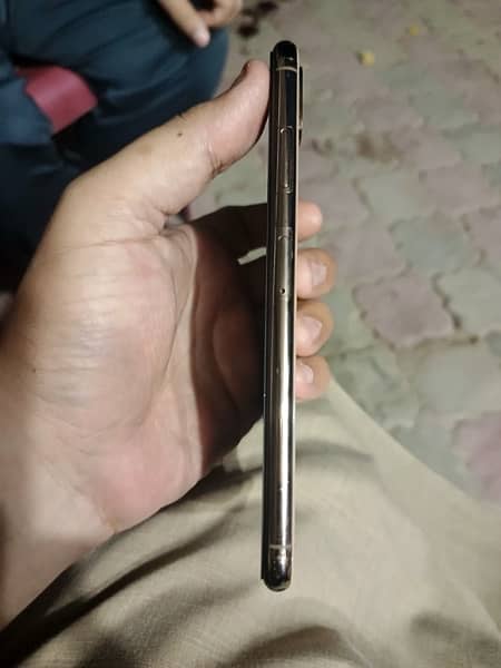 i phone xs max 64 gb lush condition 2