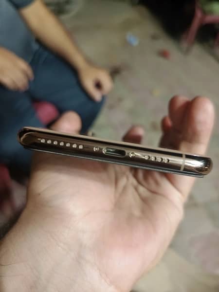 i phone xs max 64 gb lush condition 3