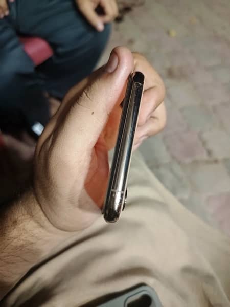 i phone xs max 64 gb lush condition 4