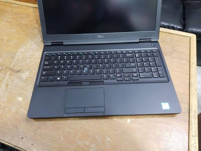 Dell Precision 3520 : Core i7 7th gen : 16/256: 2GB Nvidia Quadro 0