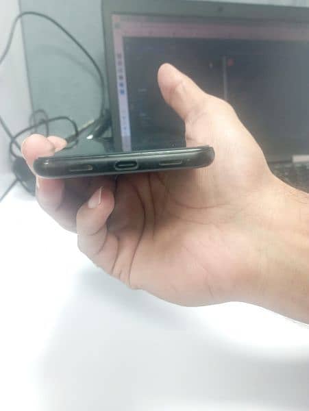 Google pixel 4a5g in good condition 5