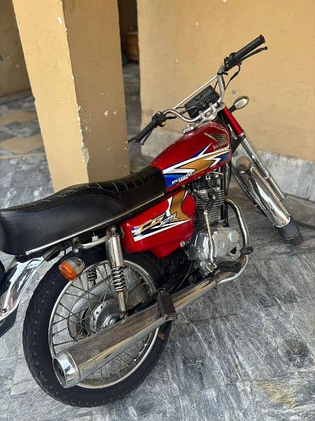 Honda 125 Red Colour 0