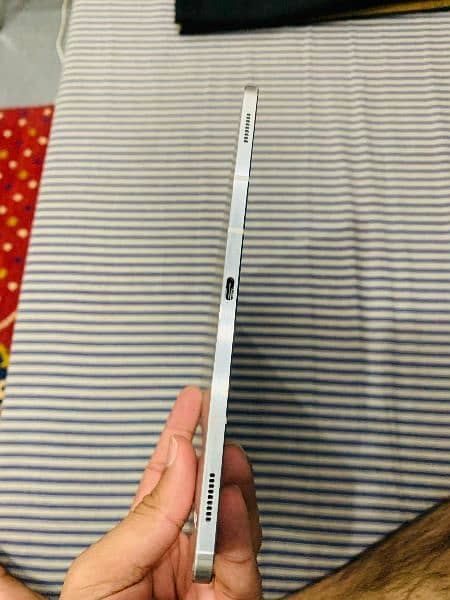 Samsung Galaxy tab S7 plus 3