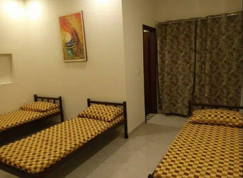 Brand New Luxury Hostel for Girls Near By UCP 0