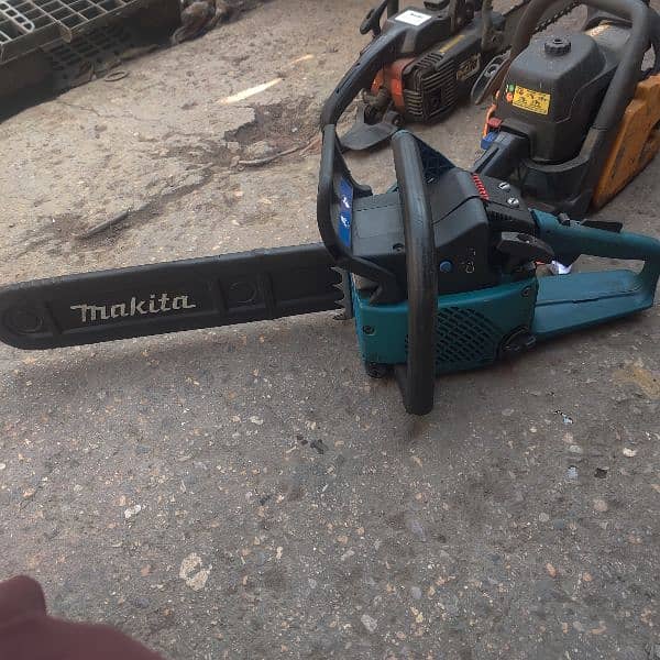 Makita DCS 341 Chainsaw 0