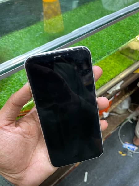 IPHONE XR FU 128 Gb {BH 87} Airtight all ok urgent sale Need Cash 4