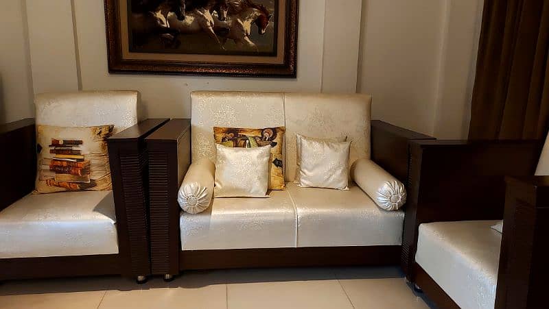 9/10  condition woden sofa set 2