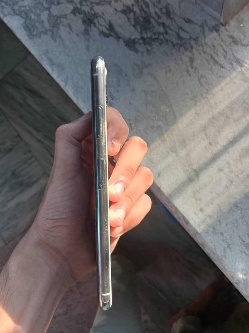 I phone xs max pta approved 4