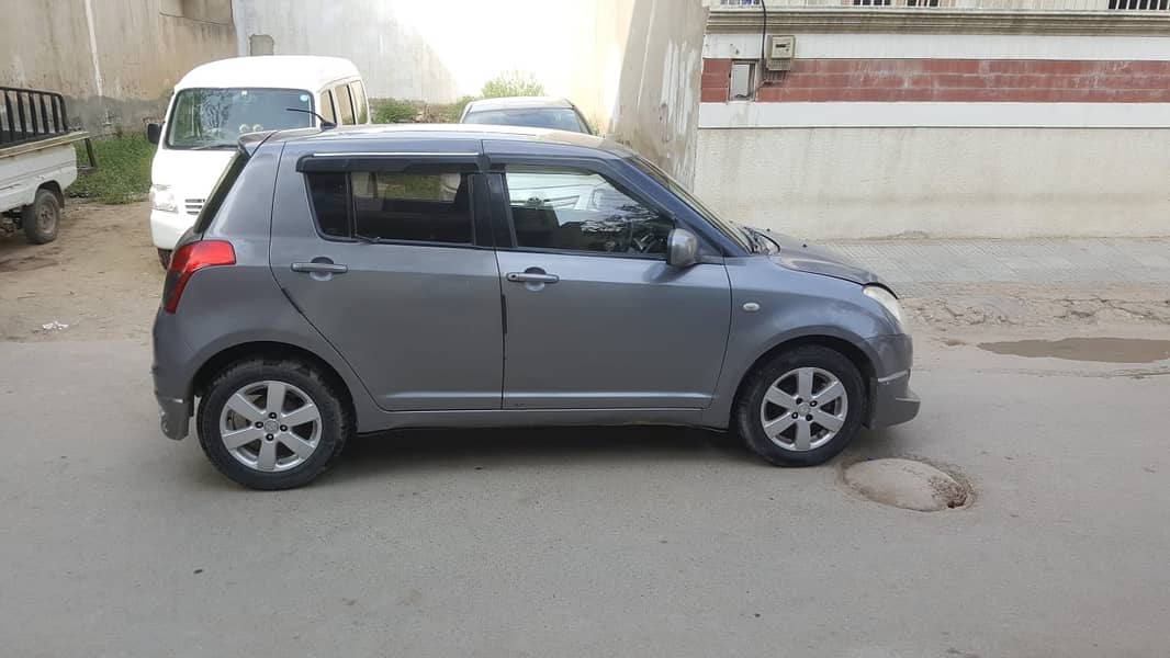 Suzuki Swift 2013 DLX 2