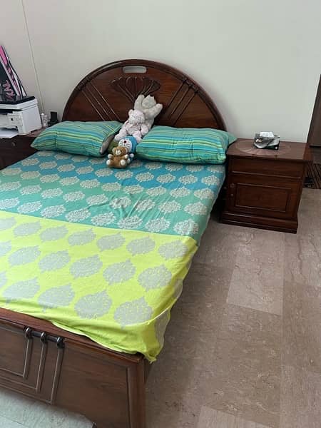 Double bed with side tables 2