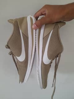 NIKE