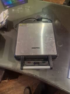 Waffle Maker Geepas in good working condition