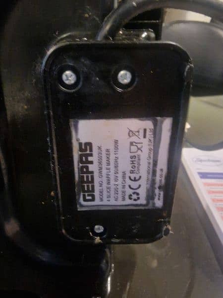 Waffle Maker Geepas in good working condition 5