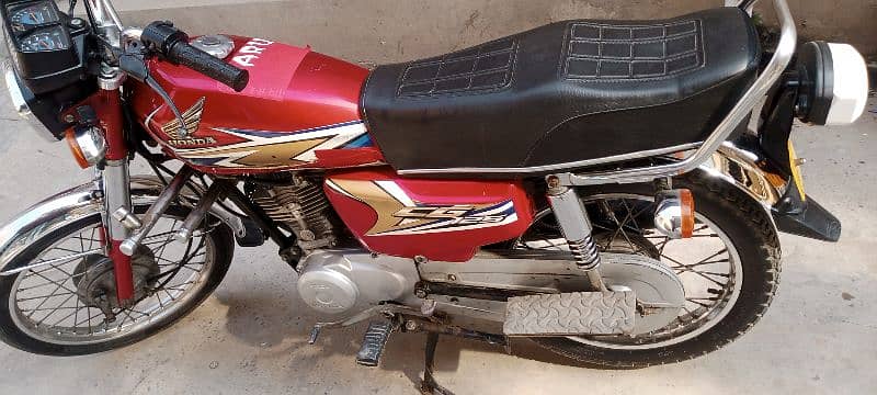 Honda 125 red 2020 1