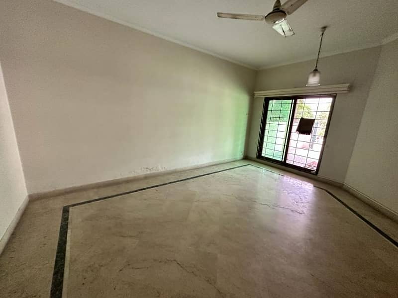 Commercial House One Kanal For Rent 8