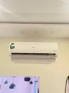 Orient DC inverter heat and cooling