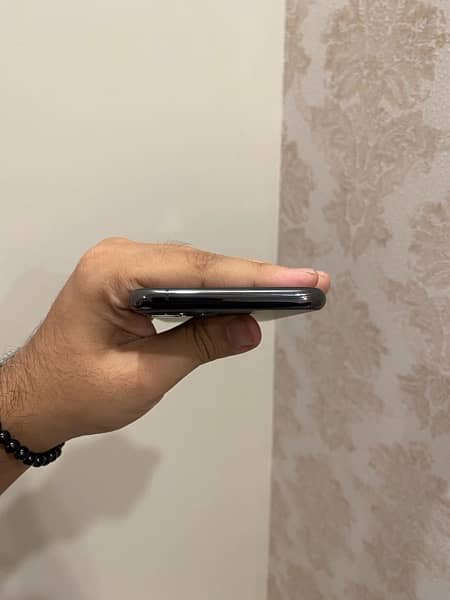 iphone 11pro 256Gb 4