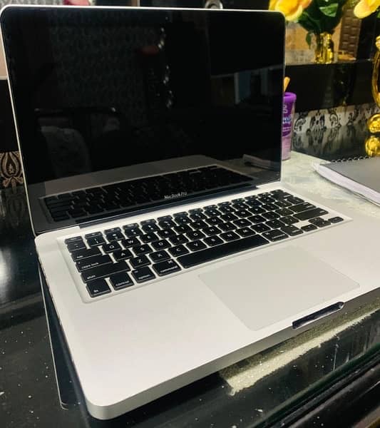 Apple Macbook Pro 13 inch 1