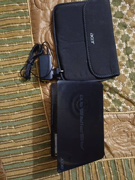 Acer aspire one 2gb/250gb 7