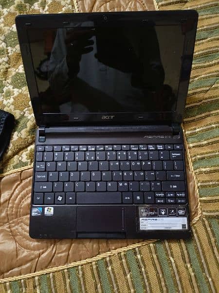 Acer aspire one 2gb/250gb 8