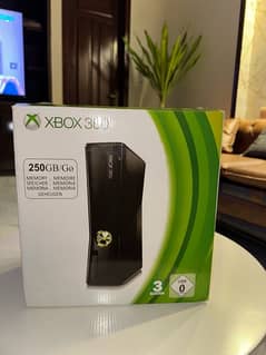 XBOX 360 10/10 with kinect for sale